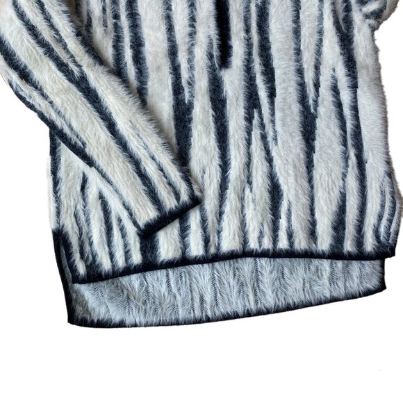 Anthropologie Cindy Eyelash Zebra Stripe Pullover Sz XS Animal Print  Mobwife - Picture 5 of 12